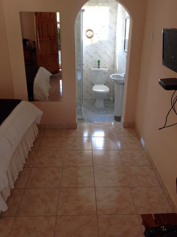 Lynns Guest House Bulawayo Ngoại thất bức ảnh